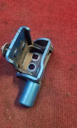 Renault Modus Rear door lower hinge 213725