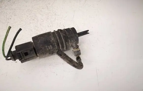 Volkswagen PASSAT B6 Windscreen/windshield washer pump 23113