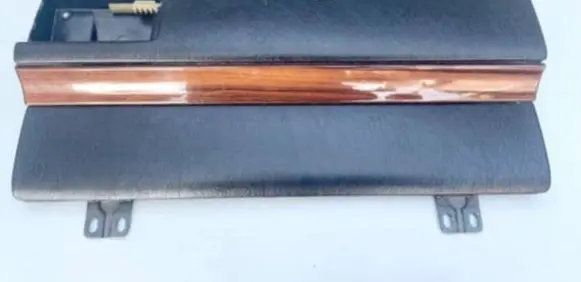 Mercedes-Benz E W124 Glove box