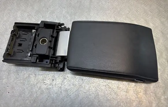 Volvo V70 Armrest B39867262