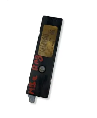 Mercedes-Benz E W212 Aerial antenna amplifier A2128202289 28106175 10T294