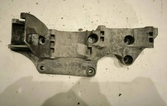 Volkswagen Sharan Engine mounting bracket 045903143C