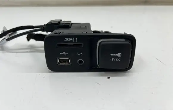 Jeep Cherokee USB socket connector 68146070AD