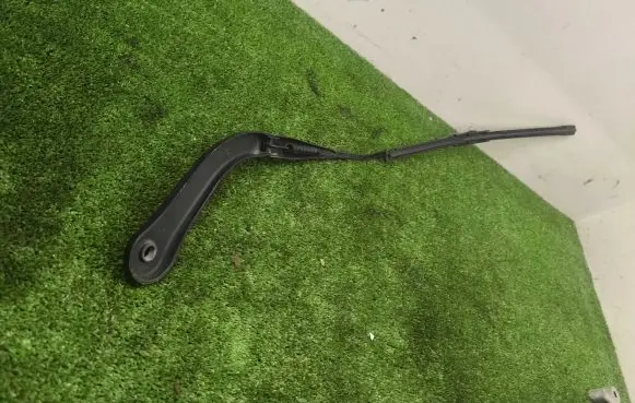 BMW 3 E90 E91 Front wiper blade arm 7253397