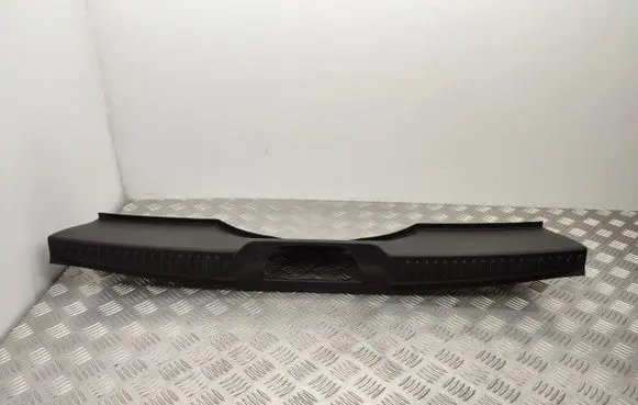 Trunk/boot sill cover protection