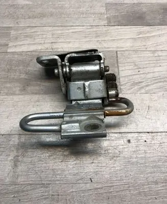 Seat Altea Front door lower hinge 6Q0831412