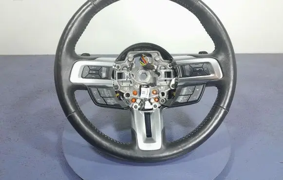 Ford Mustang I Steering wheel JR33-C699D90-KB