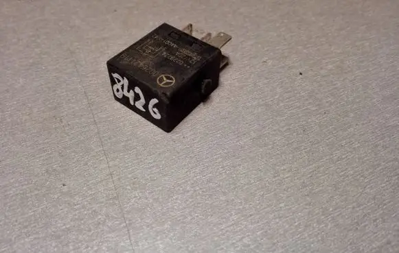 Mercedes-Benz C W202 Other relay 0025421119 A1001X42 022922A
