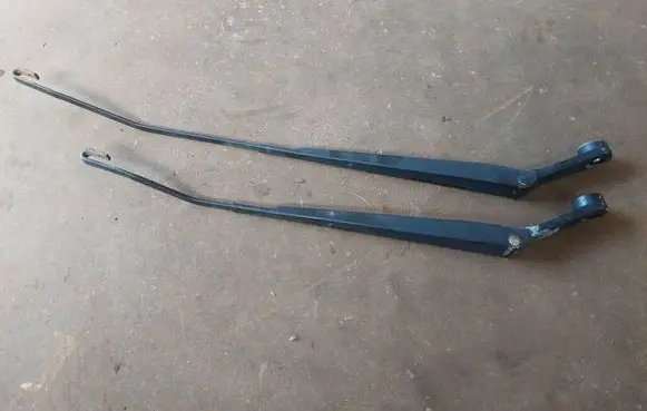 Suzuki Wagon R+ Front wiper blade arm