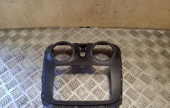 Radio/GPS head unit trim