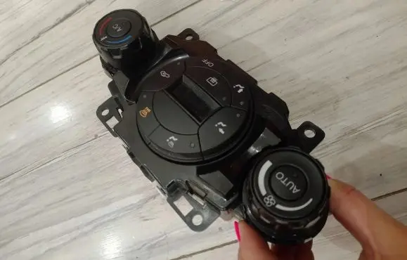 Ford Fiesta Climate control unit 8A6T18C612