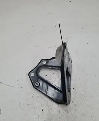 Fender mounting bracket