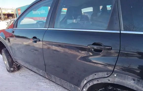 Chevrolet Captiva Rear door
