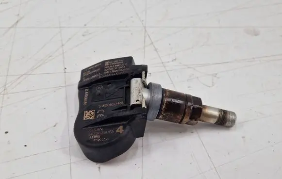 Nissan Qashqai Tire pressure sensor S180052048E