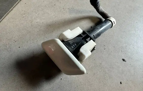 Nissan Murano Z51 Headlight washer spray nozzle 63957