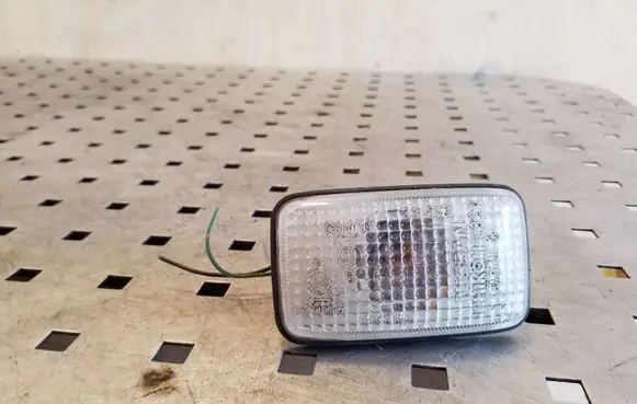 Nissan X-Trail T30 Front fender indicator light