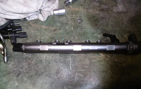 Mini Cooper Countryman R60 Fuel main line pipe 0281002949 30155913 080615