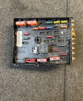 Volkswagen PASSAT CC Fuse module 3C0937125 63592777