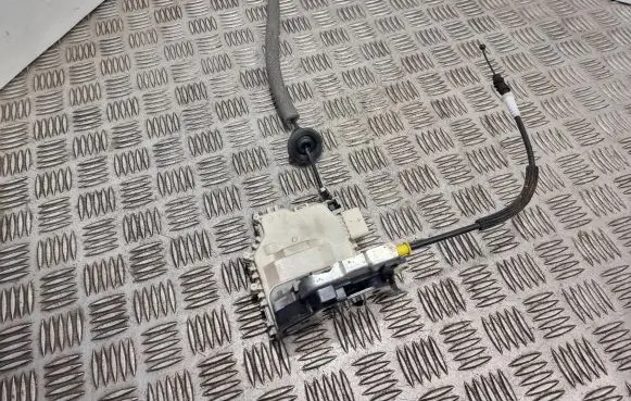 Audi A1 Rear door lock 8x0839016