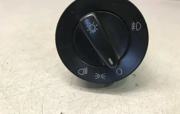 Volkswagen Golf IV Light switch 1C0941531