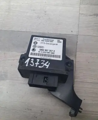 Volkswagen Touran II Light module LCM 5M0907357E 5WK50281