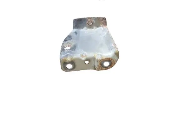 Fender mounting bracket