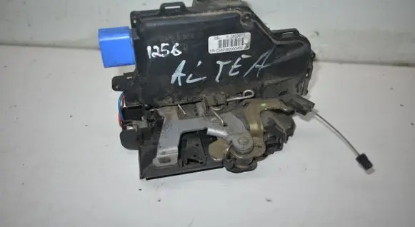 Seat Altea Rear door lock 7L0839015