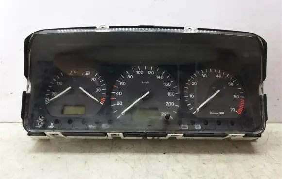 Volkswagen PASSAT B4 Speedometer (instrument cluster) 3A0919860H