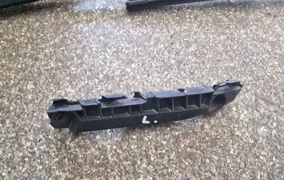 Toyota Yaris Front bumper mounting bracket 525360D030