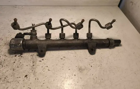 Mercedes-Benz E W212 Fuel main line pipe A6510700495 9307Z522A00
