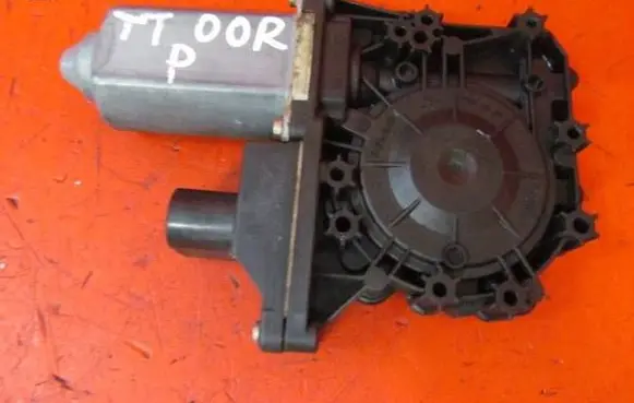 Audi TT Mk1 Front door window regulator motor 8N8959802A