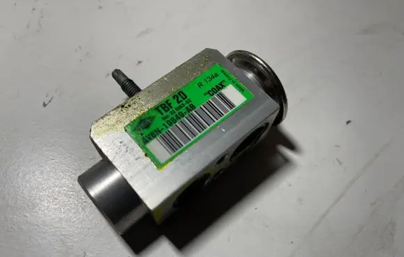Air conditioning (A/C) expansion valve