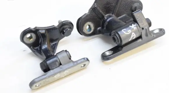 Mercedes-Benz ML W164 Rear door lower hinge