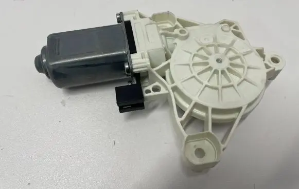 Mercedes-Benz CLS C257 Front door window regulator motor A0009061607