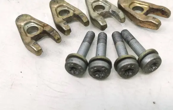 Suzuki Grand Vitara II Fuel Injector clamp holder
