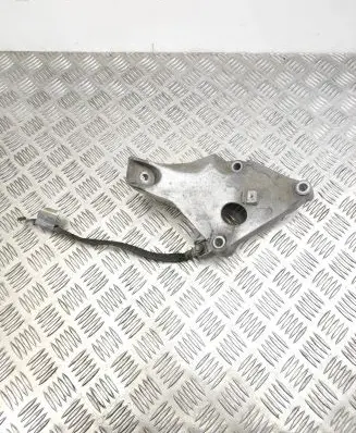 BMW 1 E81 E87 Engine mounting bracket 6775041