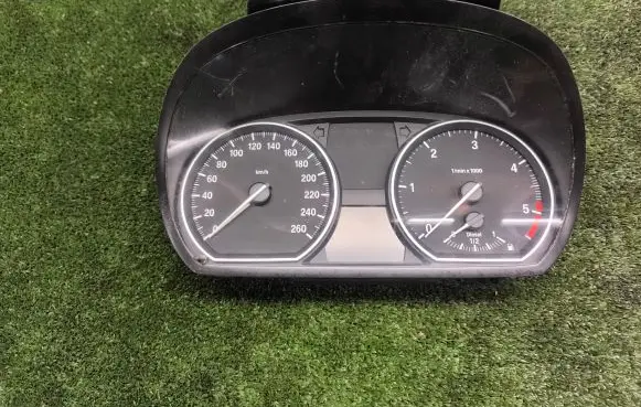 BMW 1 E81 E87 Speedometer (instrument cluster) 1041568 102495584