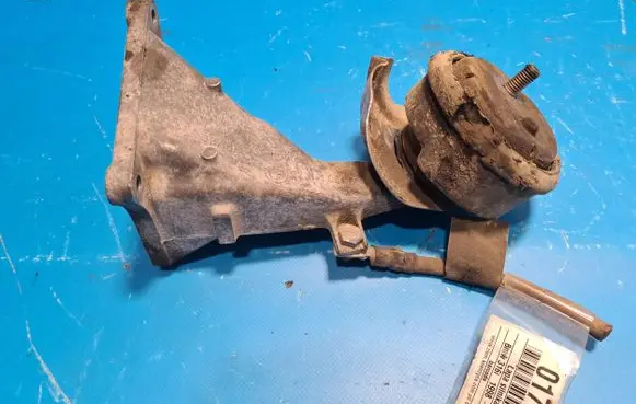 BMW X3 E83 Engine mount bracket 2211-1094652