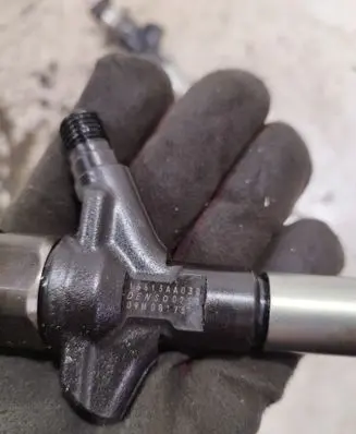 Subaru Impreza III Fuel injector 16613AA030 09M08175