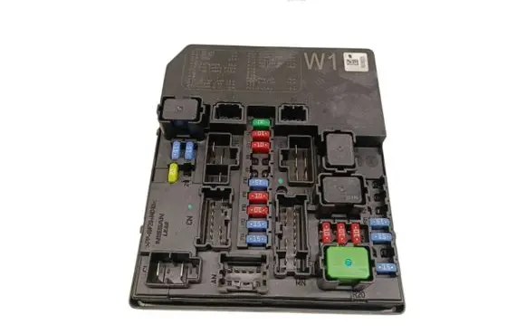 Nissan Leaf I (ZE0) Fuse module 284B73NA1A D807 515801F06