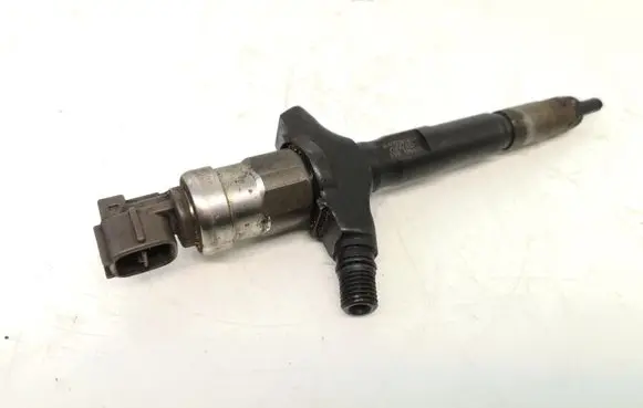 Volkswagen Golf I Fuel injector 8972391617 05601