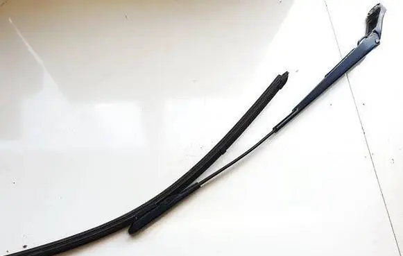 Opel Zafira B Front wiper blade arm 13145564