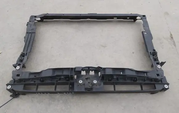 Volkswagen Golf VII Radiator support slam panel 5G0805588