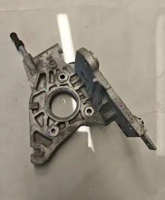 Hyundai Tucson TL Fuel pump bracket 181004A463