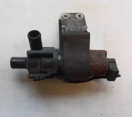 Mercedes-Benz C W202 Water pump A2028300014