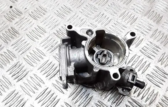 Audi A4 S4 B8 8K Vacuum pump 06j145100c