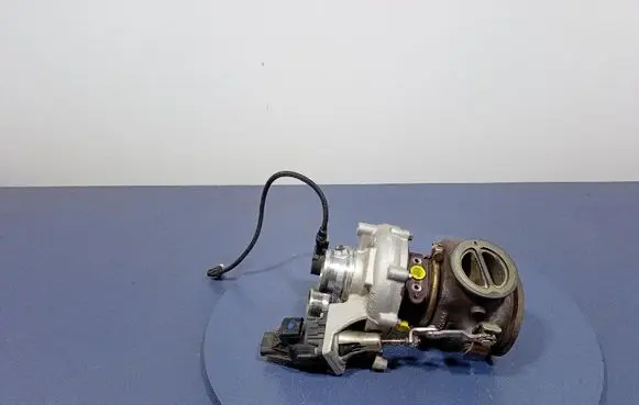 BMW X6 M Turbo system vacuum part 8681198