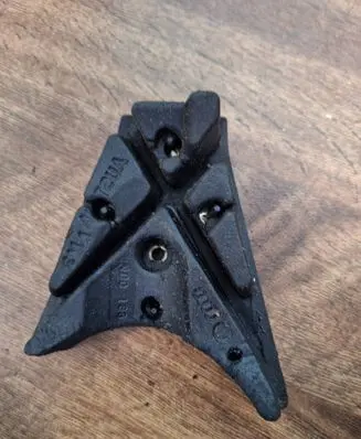 Audi A8 S8 D2 4D Engine mount bracket 4D0199399A