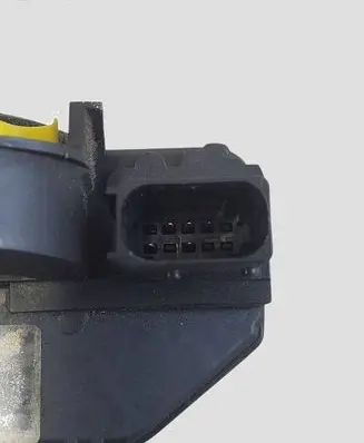 Opel Zafira C Front door lock A081876