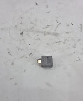 Audi A8 S8 D2 4D Fuel pump relay 4D0951253 899309000
